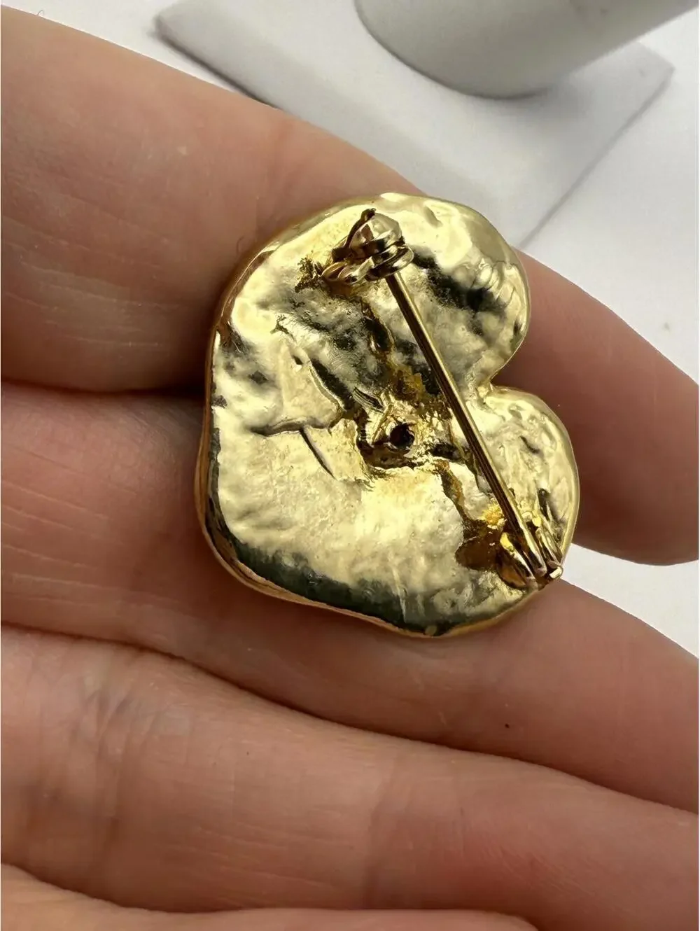 Green Leaf Heart-Shaped Enamel Brooch Pin